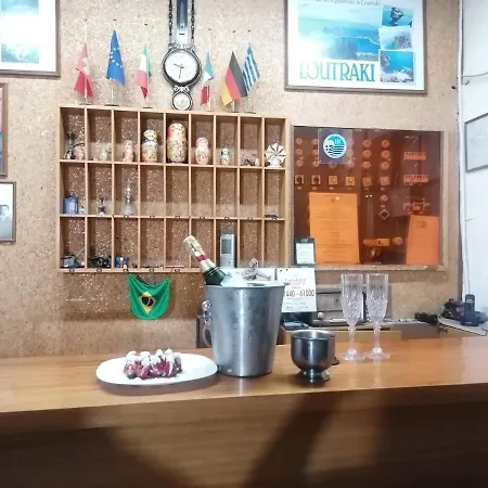 Alexandros מלון לוטראקי