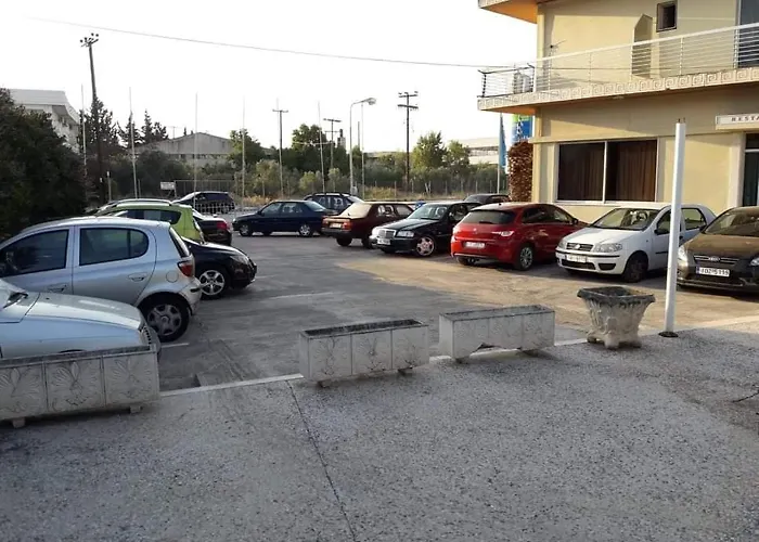 فندق Alexandros لوتراكي