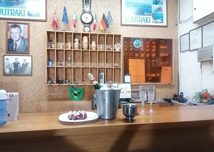 Alexandros فندق لوتراكي